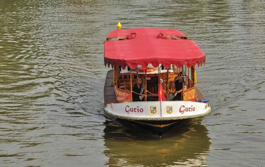 Wrocław: city walk with a professional guide and cruise - A small-boat canal ride on the Old Town route